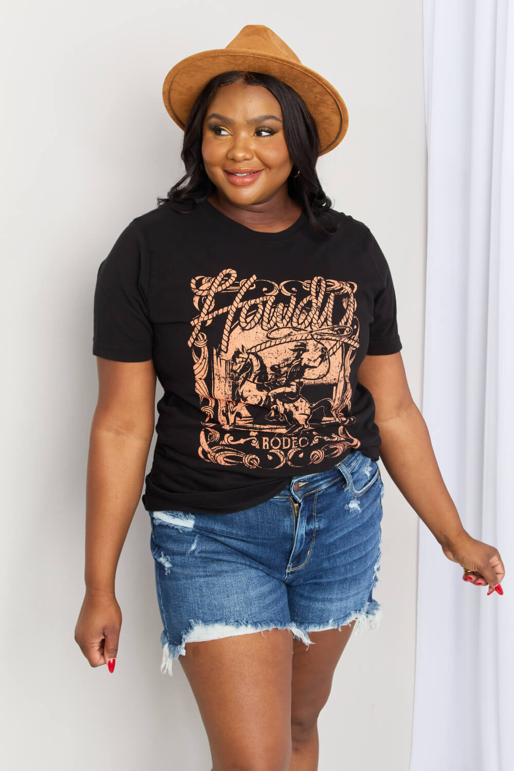 "HOWDY" Graphic Round Neck Tee